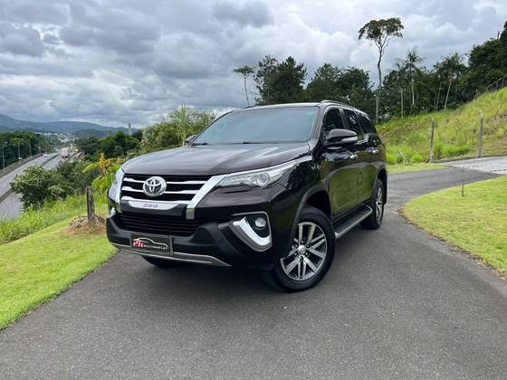 TOYOTA HILUX SW4 2.8 SRX 4X4 16V TURBO INTERCOOLER DIESEL 4P AUTOMÁTICO